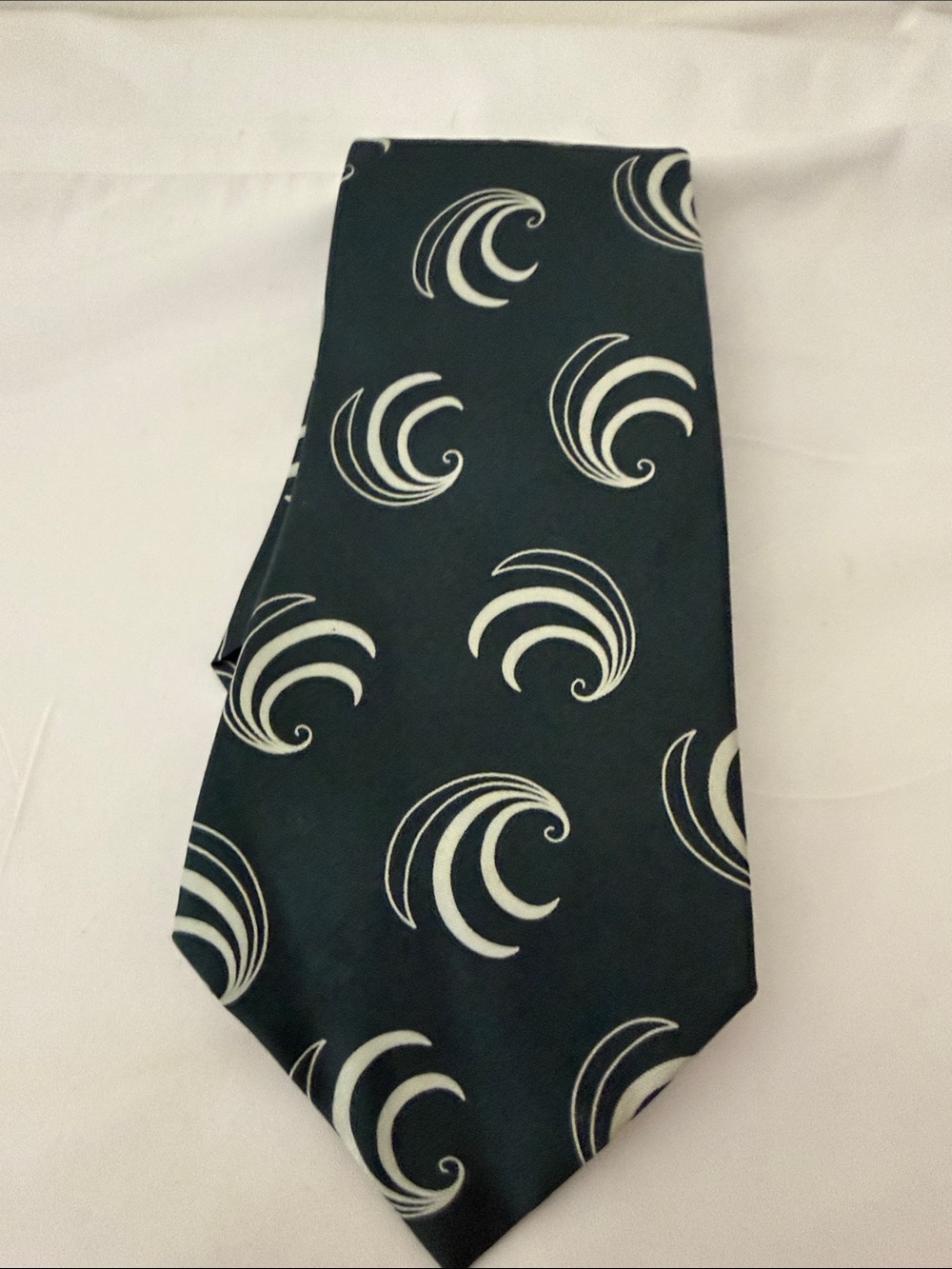 Are a lover of vintage? This from 80’s Tie Green Forest Ralph Laurent